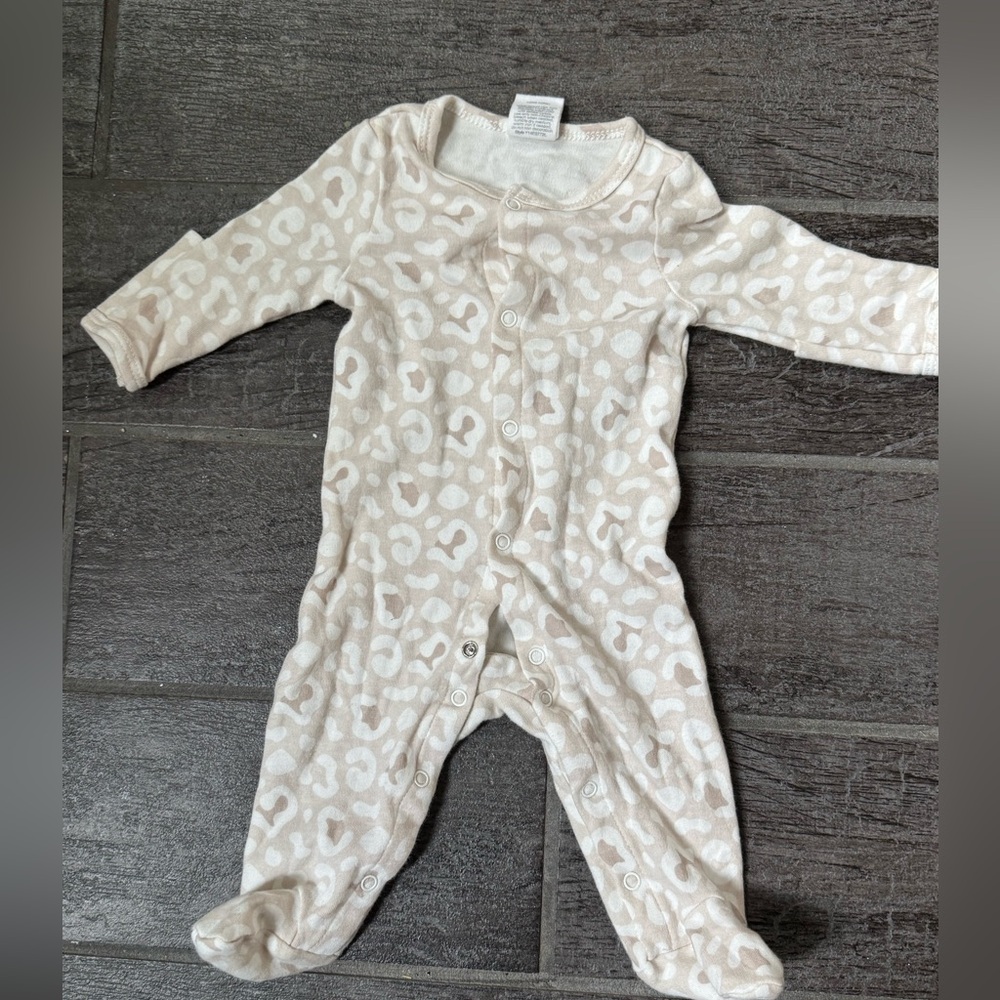 5 for $20✨Starting Out Baby Newborn leopard print button‎ up Footie Pajamas NB